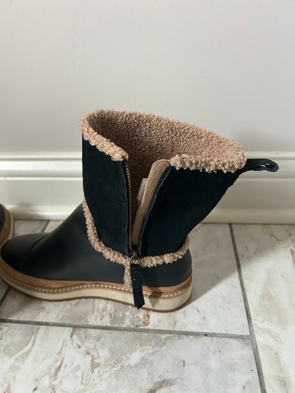 TOMS Makenna Womens 6.5 Black Leather Faux Fur Lined Winter Boots 10014172 - Picture 6 of 9